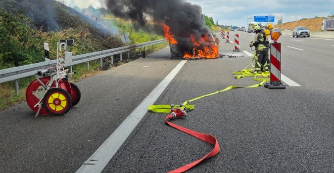 PKW-Brand BAB 6 --> Nürnberg Bild 1 