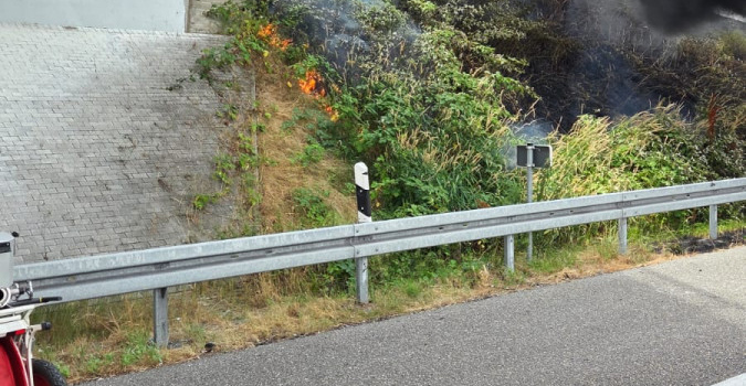 PKW-Brand BAB 6 --> Nürnberg  Bild 2
